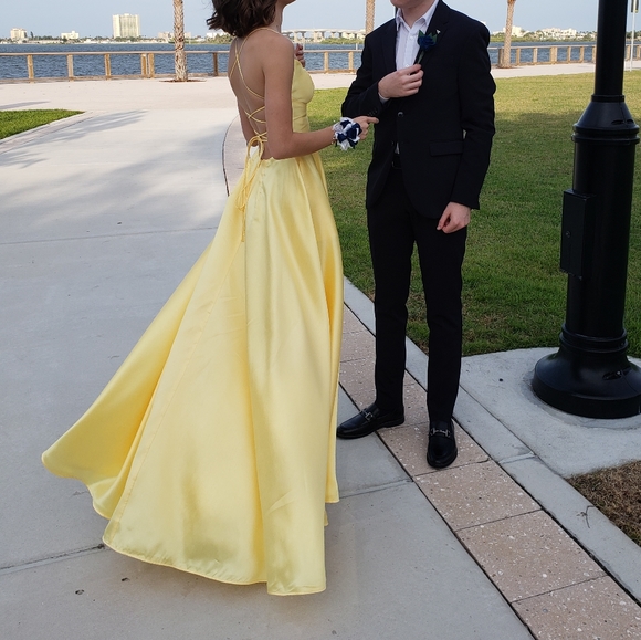 Yellow Gown - Picture 2 of 3